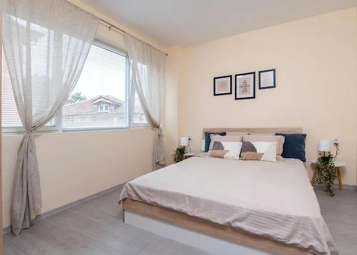 Cozy Next To Aliosha - Boho In The Heart Of