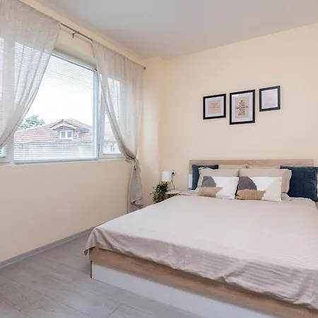 Cozy Next To Aliosha - Boho In The Heart Of